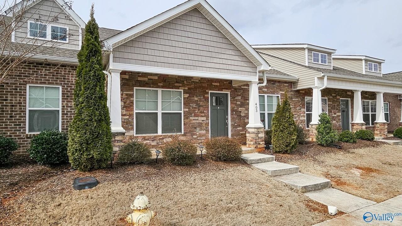 403 Edgebrook Dr - Photo 2 of 44