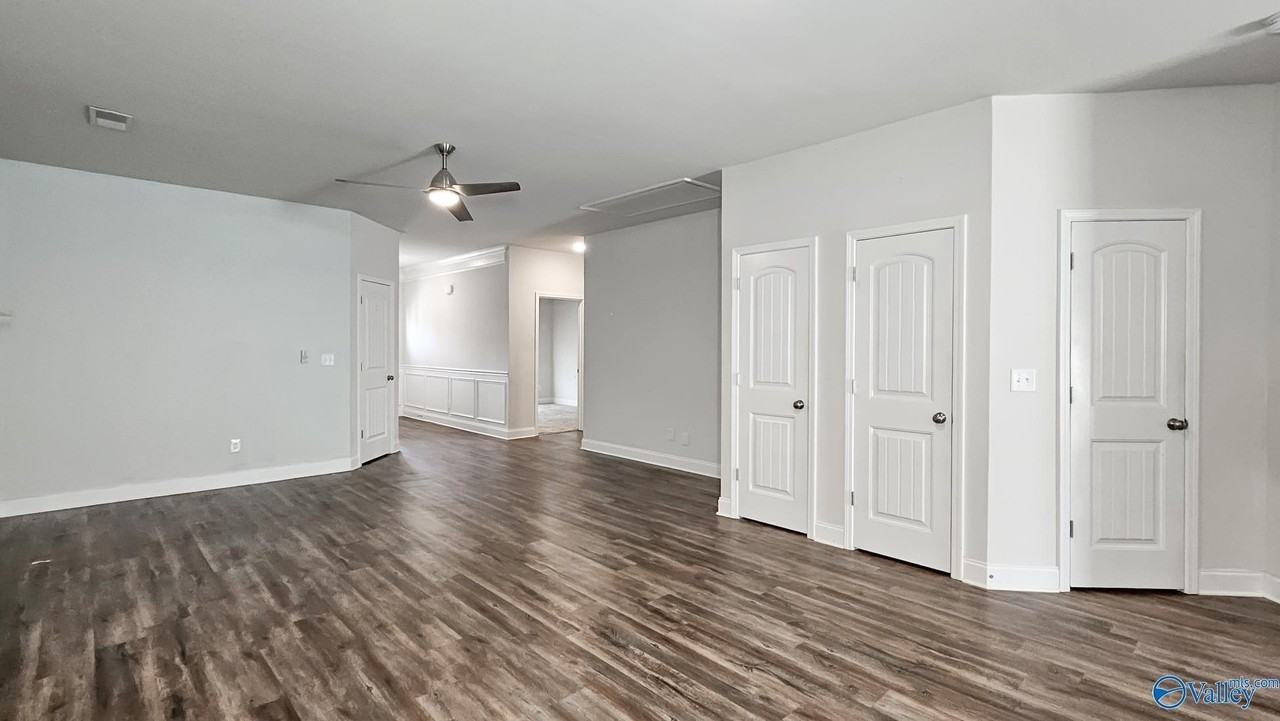 403 Edgebrook Dr - Photo 4 of 44