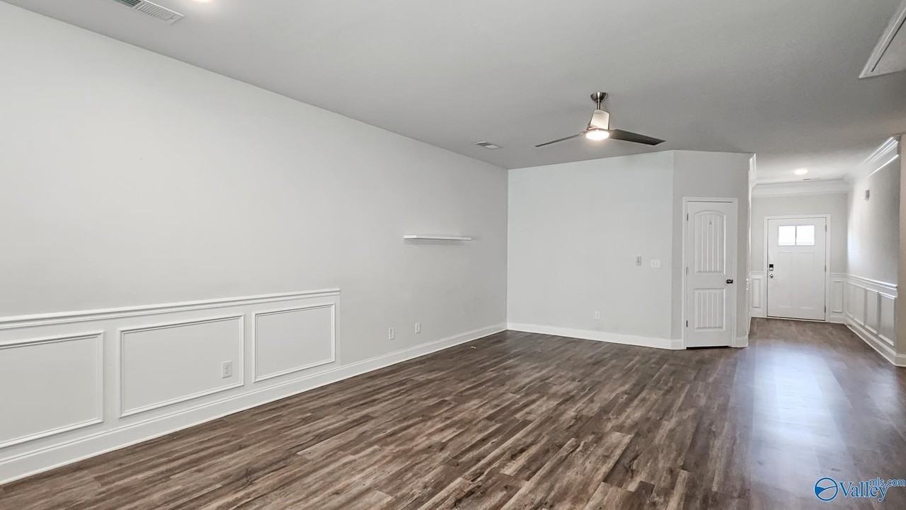 403 Edgebrook Dr - Photo 5 of 44