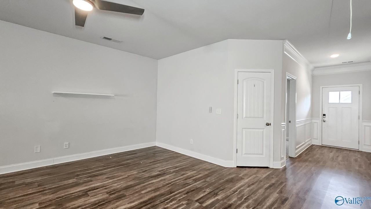 403 Edgebrook Dr - Photo 6 of 44