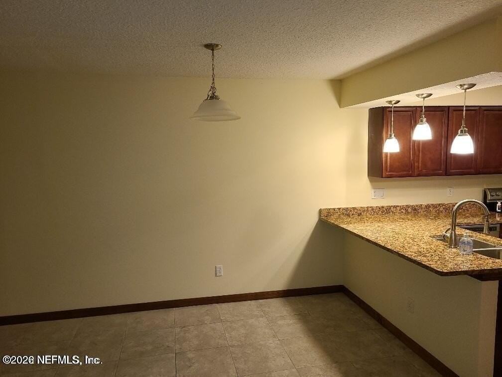 5673 Bennington Dr - Photo 3 of 18