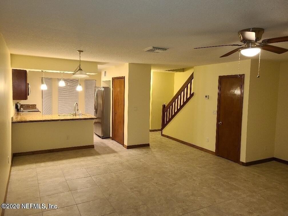 5673 Bennington Dr - Photo 4 of 18