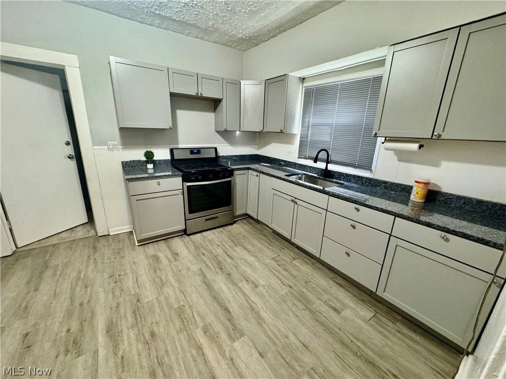 2020 Corning Ave - Photo 4 of 11