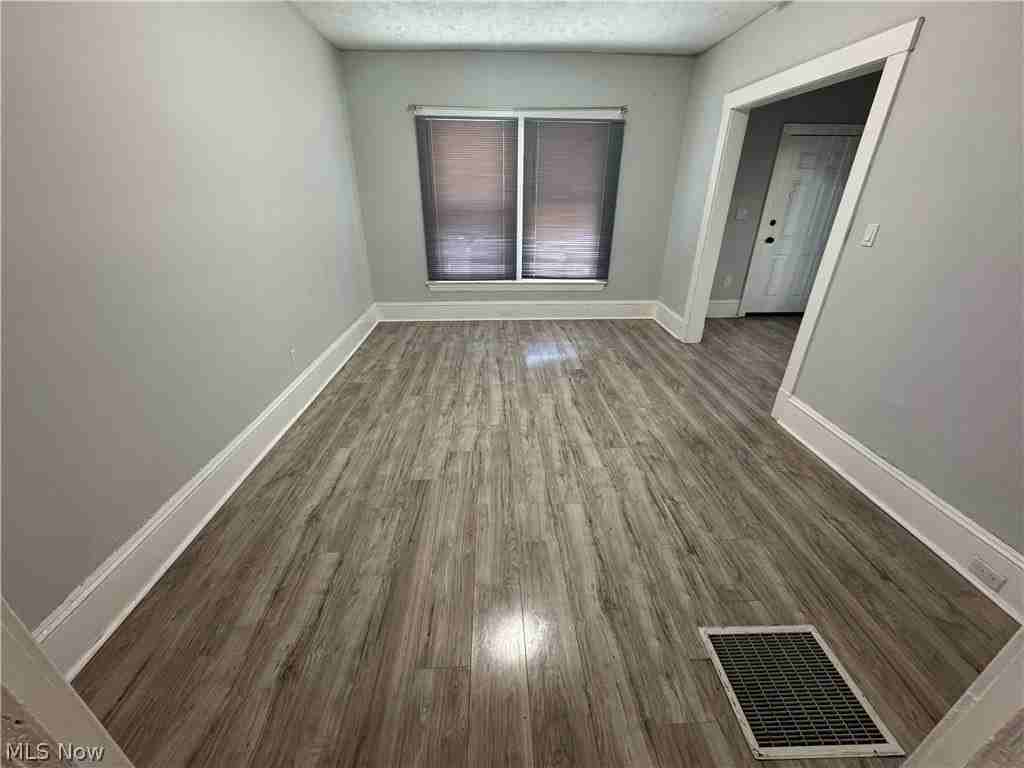 2020 Corning Ave - Photo 5 of 11