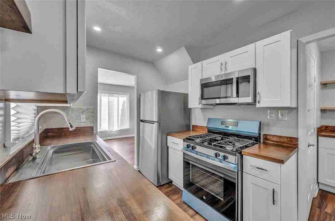 12508 Sobieski Ave - Photo 3 of 31