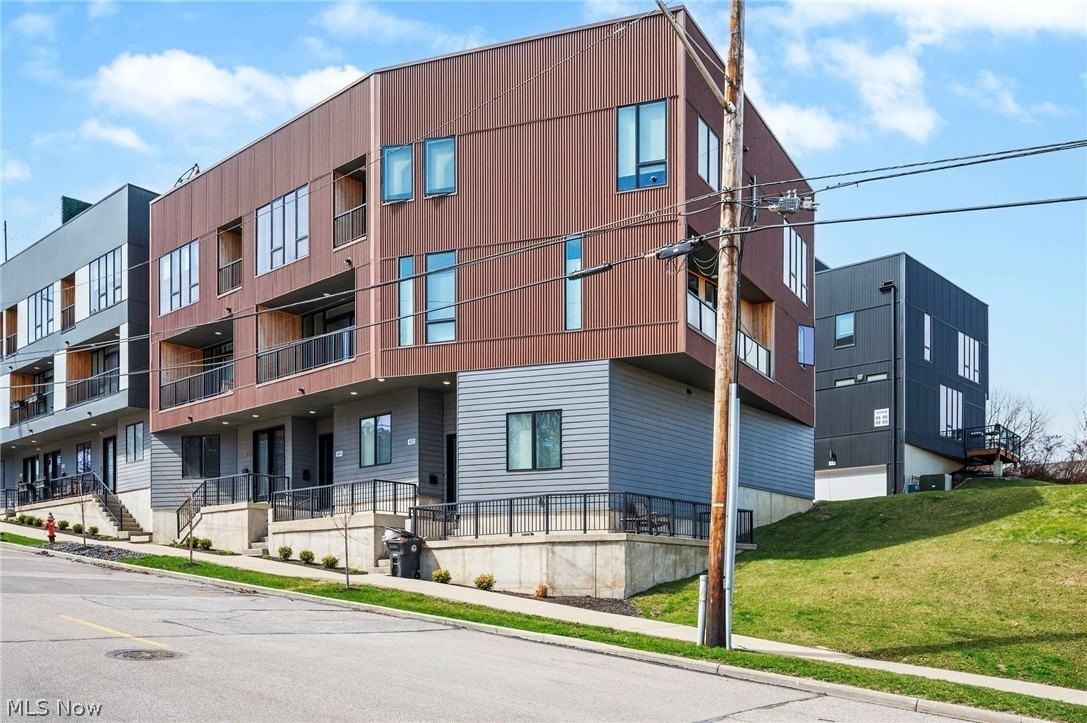 402 Jefferson Ave - Photo 2 of 30