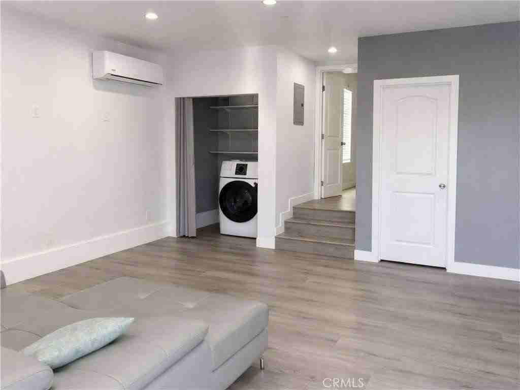 14673 Clymer St - Photo 3 of 6