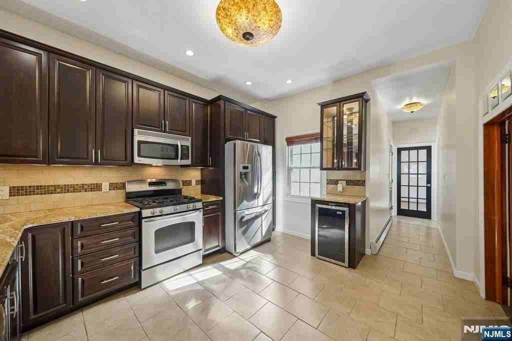 364 New York Ave - Photo 5 of 16