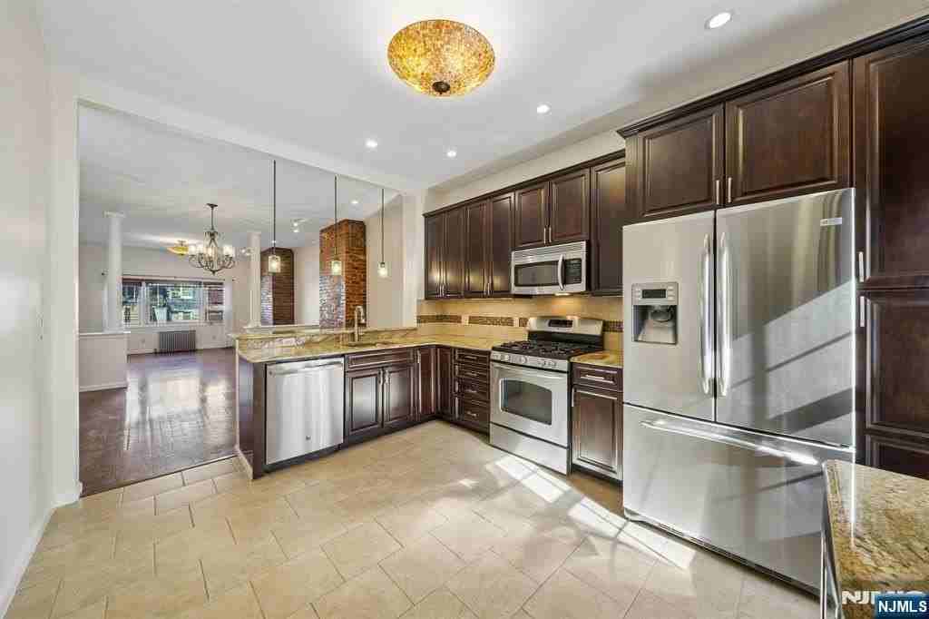 364 New York Ave - Photo 6 of 16