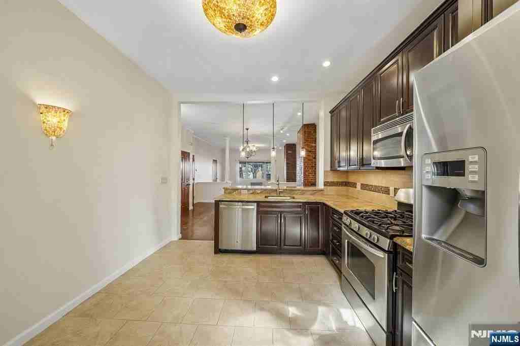 364 New York Ave - Photo 7 of 16