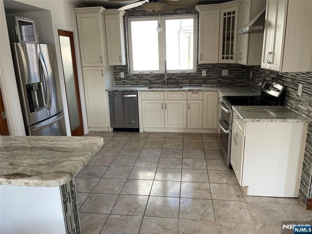 138 Pompton Avenue - Photo 3 of 15