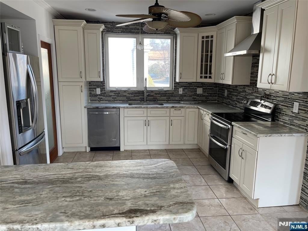 138 Pompton Avenue - Photo 4 of 15