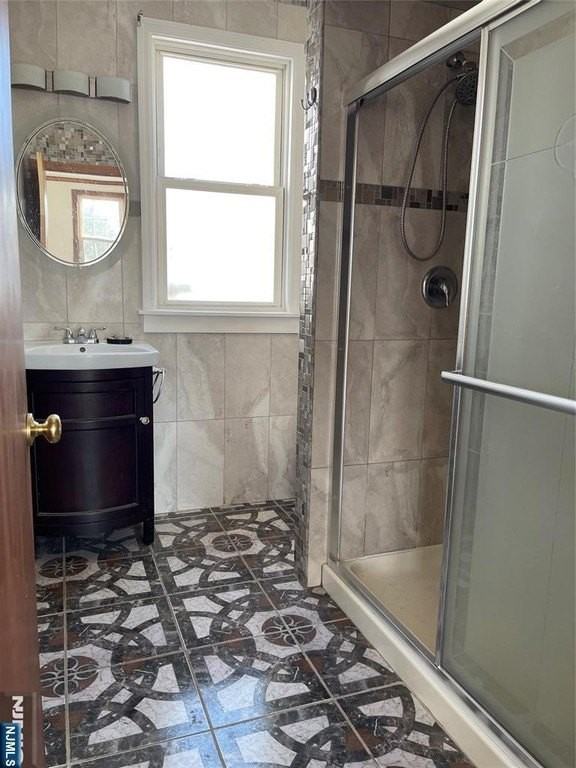 138 Pompton Avenue - Photo 5 of 15