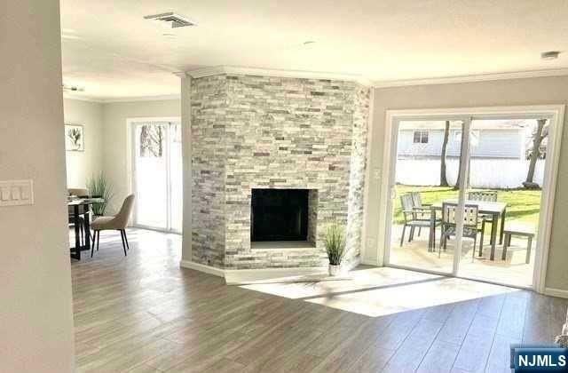 170 Manhattan Ave - Photo 4 of 10