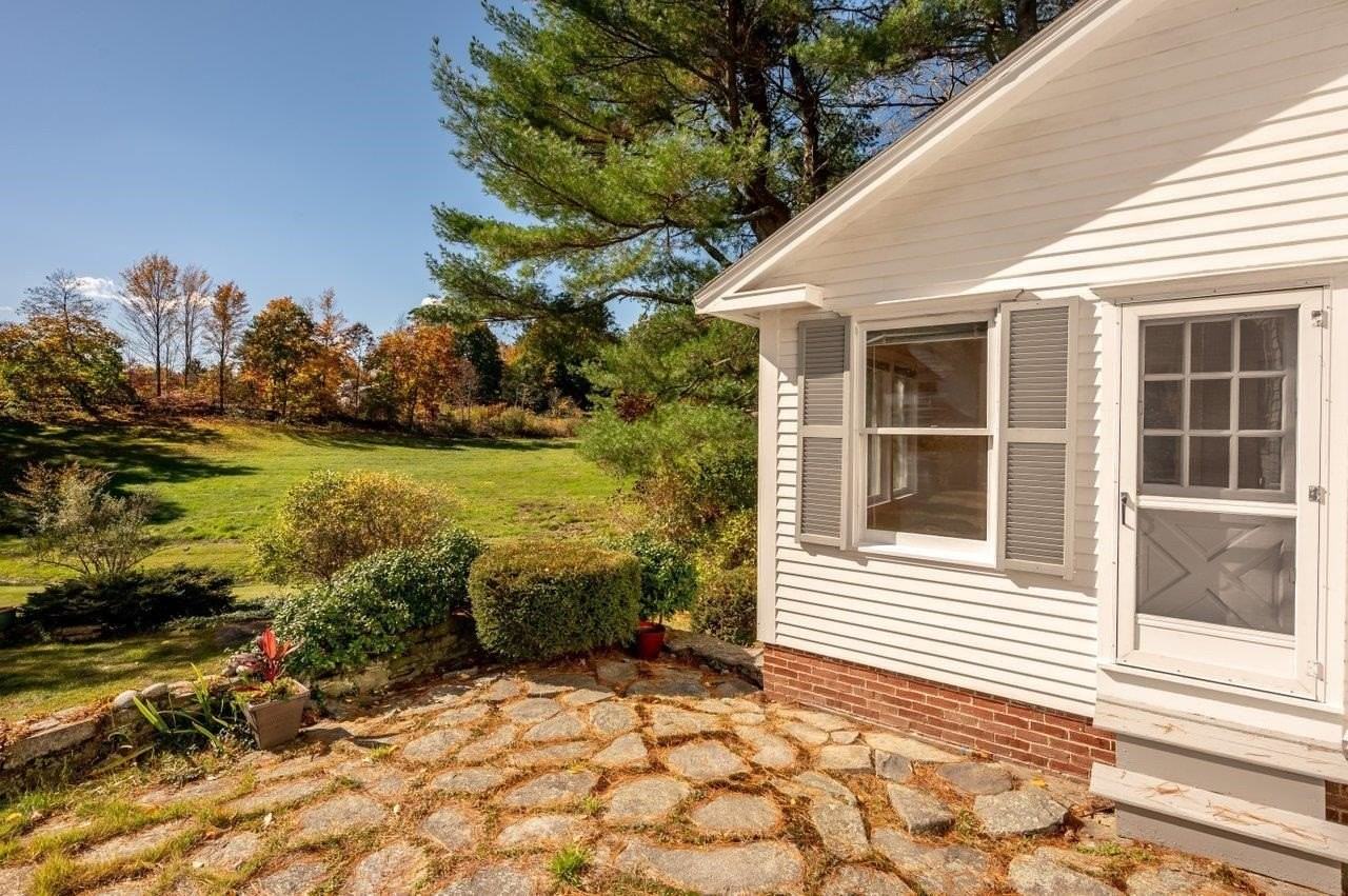 110 Exeter Rd - Photo 6 of 40