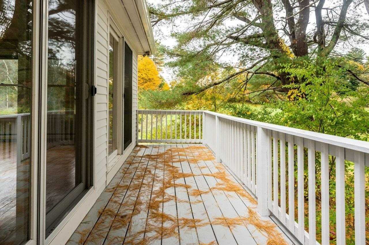 110 Exeter Rd - Photo 7 of 40