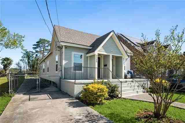 3135 N Prieur St - Photo 2 of 13