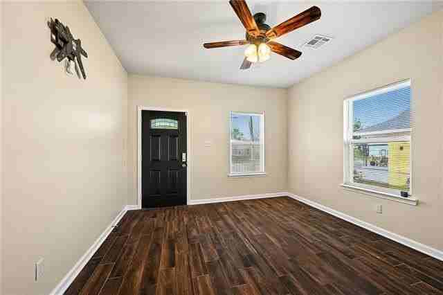 3135 N Prieur St - Photo 3 of 13