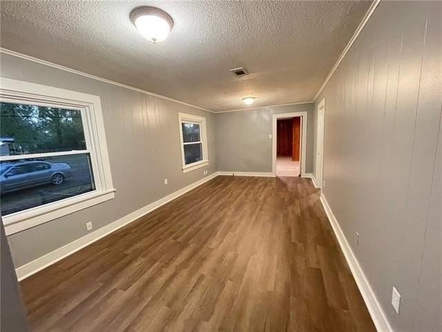 215 N Carter St - Photo 6 of 14