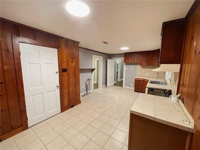 215 N Carter St - Photo 7 of 14