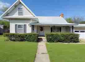 featured image of 411 E Avenue G