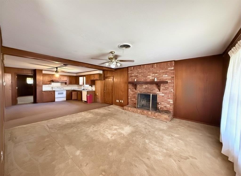 411 E Avenue G - Photo 4 of 10