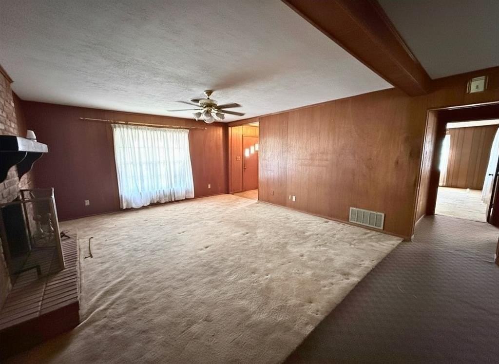 411 E Avenue G - Photo 5 of 10