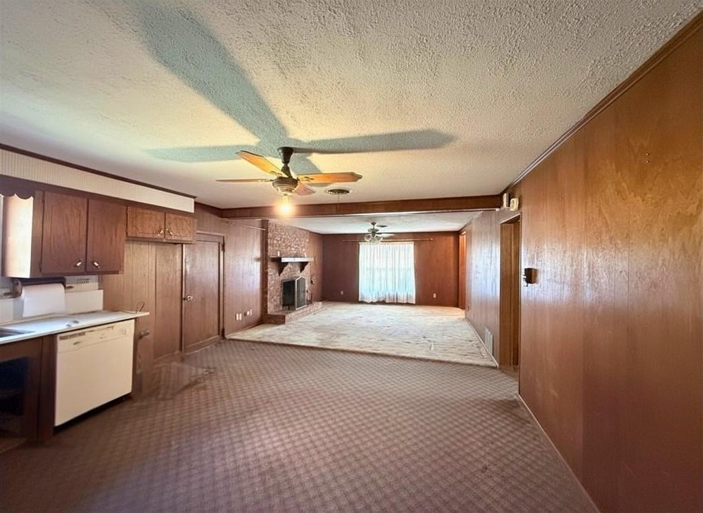 411 E Avenue G - Photo 7 of 10