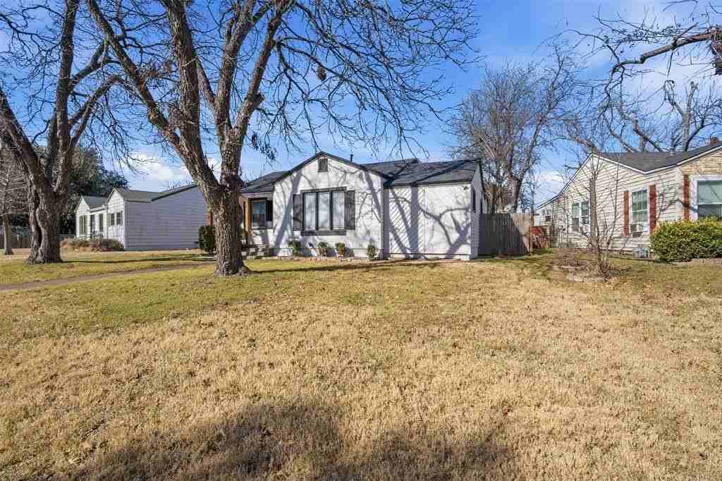 3824 Desert Ridge Dr - Photo 2 of 33