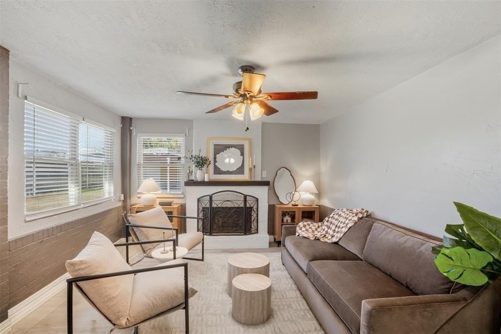 3824 Desert Ridge Dr - Photo 6 of 33