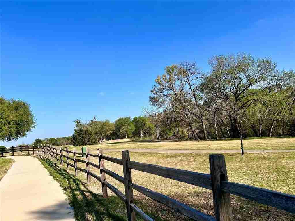 7305 Augusta Cir - Photo 3 of 24