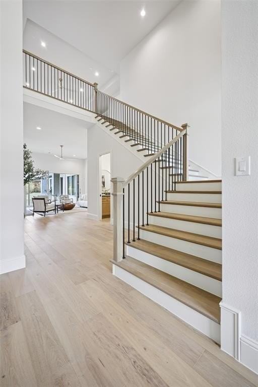 3845 Van Ness Ln - Photo 3 of 40