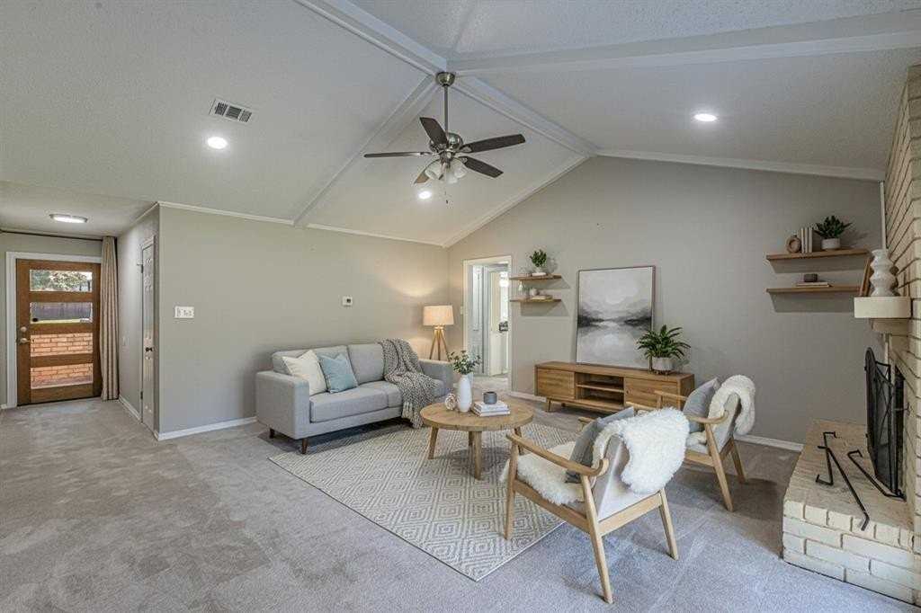 311 Hedgerow Ln - Photo 2 of 18