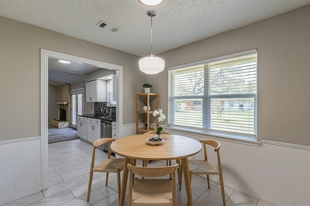 311 Hedgerow Ln - Photo 5 of 18