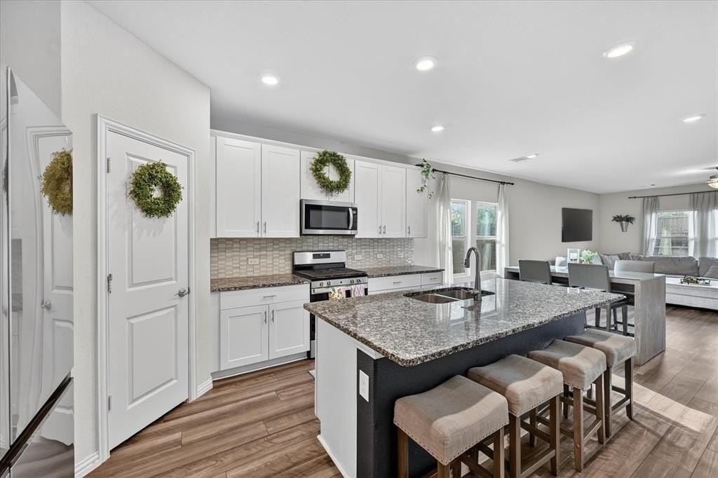 210 Briarwood Ln - Photo 6 of 28