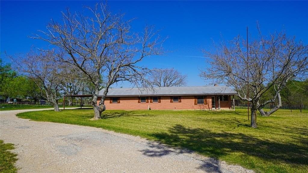 19761 N State Highway 34 - Photo 2 of 40