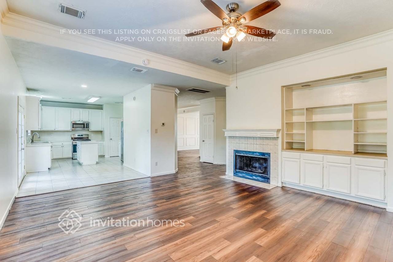 8022 Willancy Ln - Photo 5 of 18