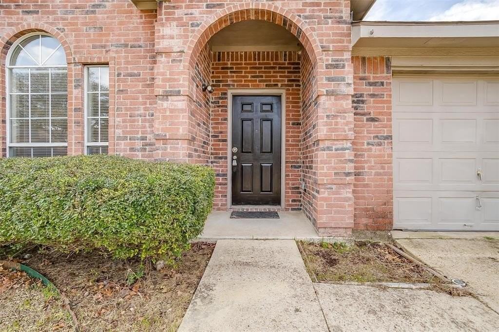 927 Simon Dr - Photo 4 of 38