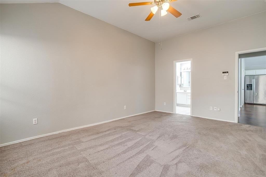 927 Simon Dr - Photo 6 of 38