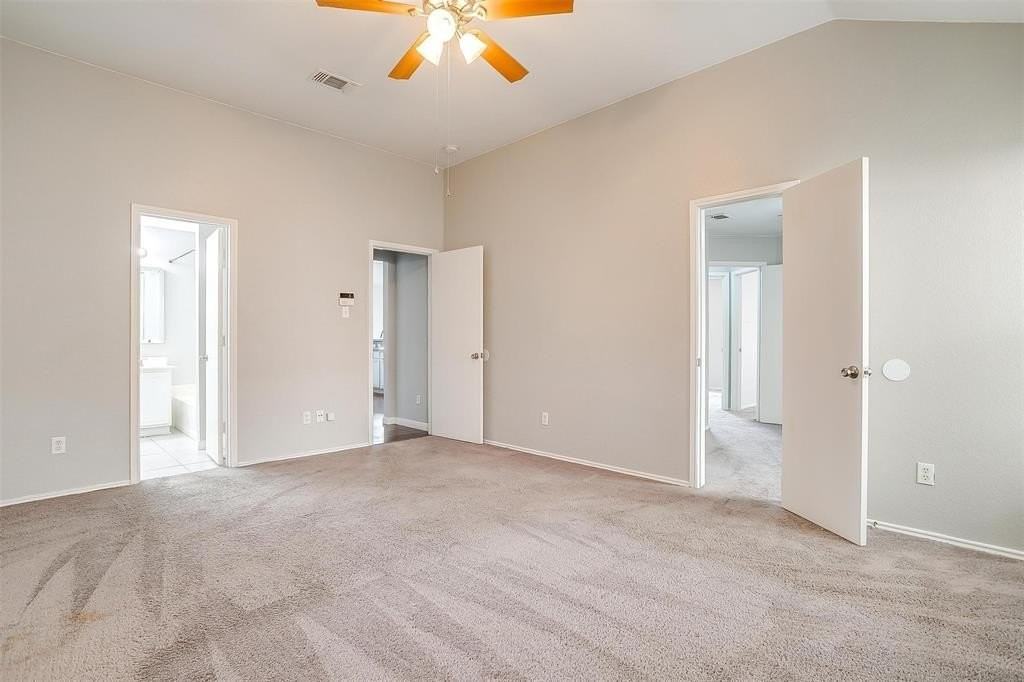 927 Simon Dr - Photo 7 of 38