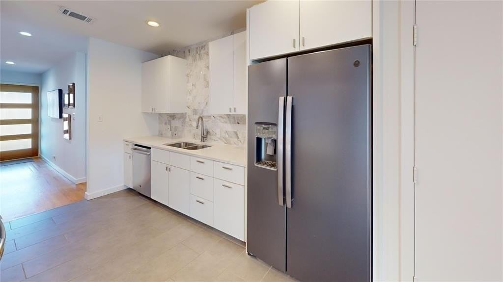 923 Melrose Dr - Photo 6 of 17