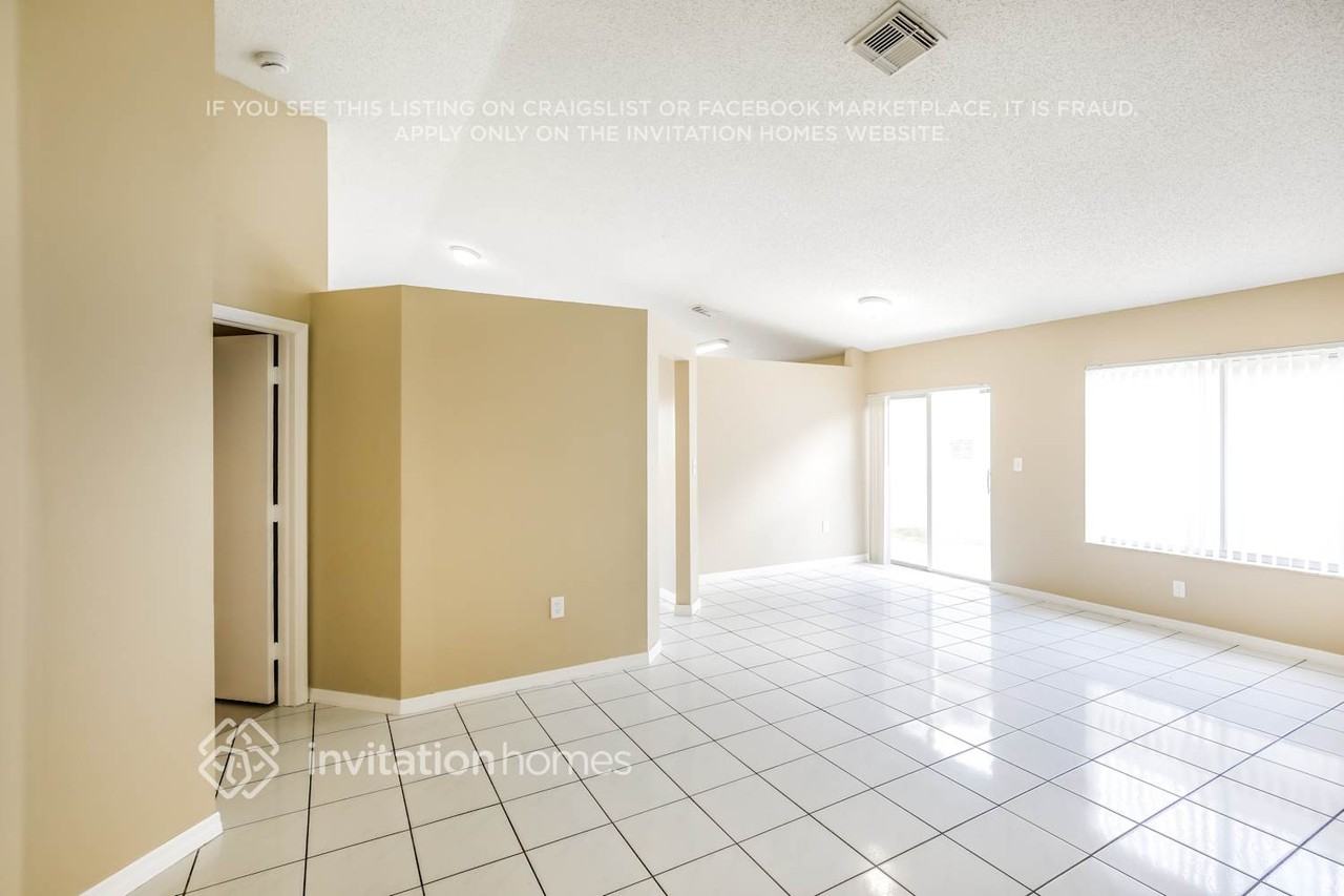14233 Sw 177th Ter - Photo 3 of 17