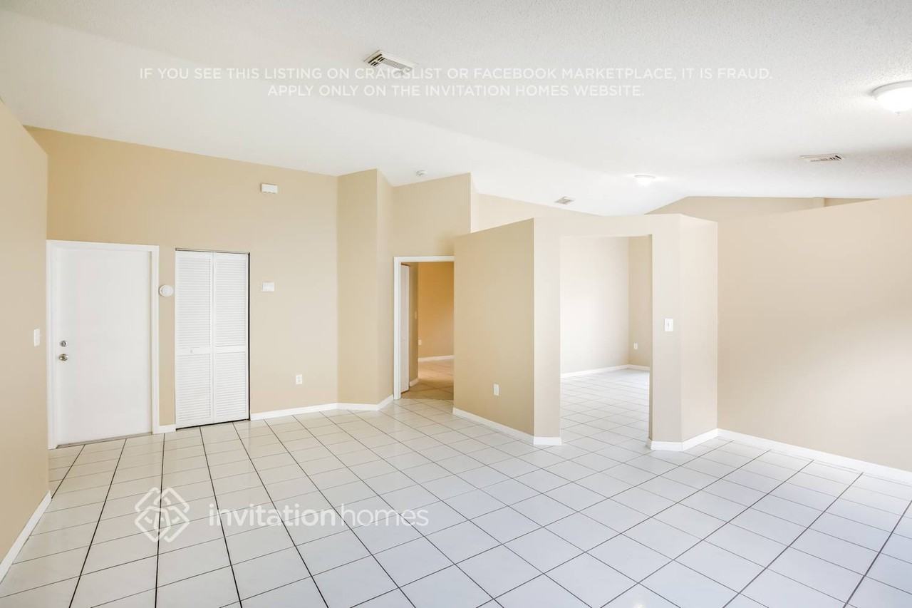 14233 Sw 177th Ter - Photo 4 of 17