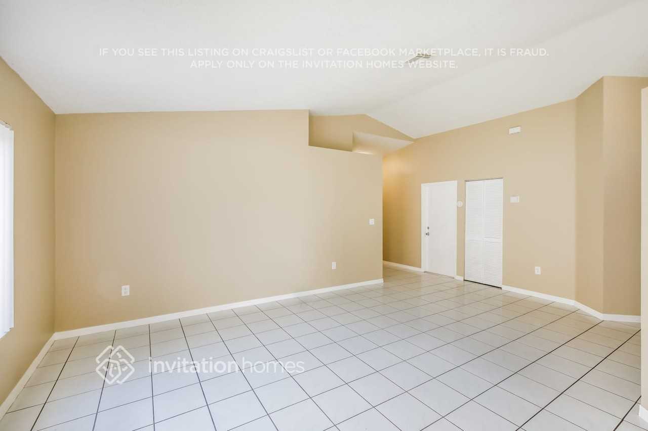 14233 Sw 177th Ter - Photo 5 of 17