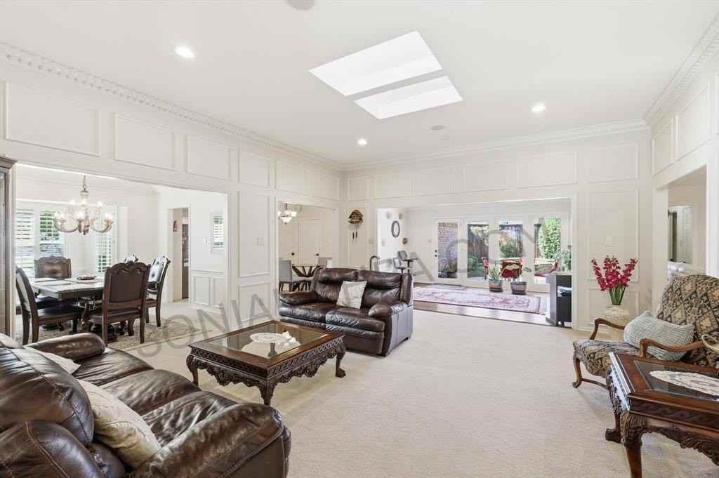 748 Blue Jay Ln - Photo 2 of 17