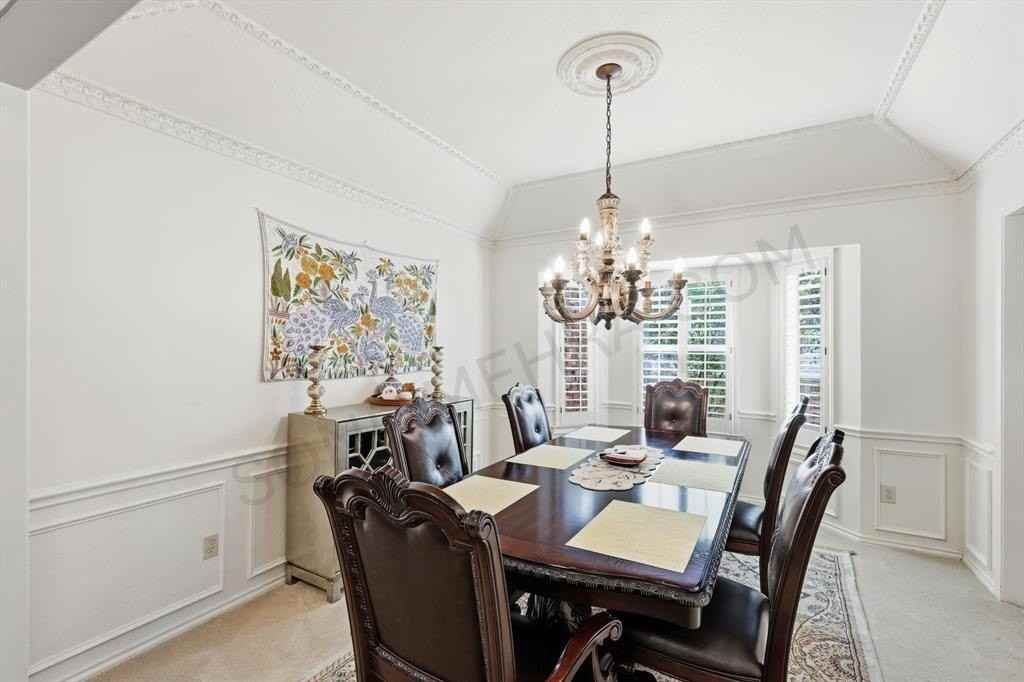 748 Blue Jay Ln - Photo 3 of 17