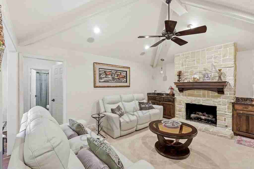 748 Blue Jay Ln - Photo 7 of 17