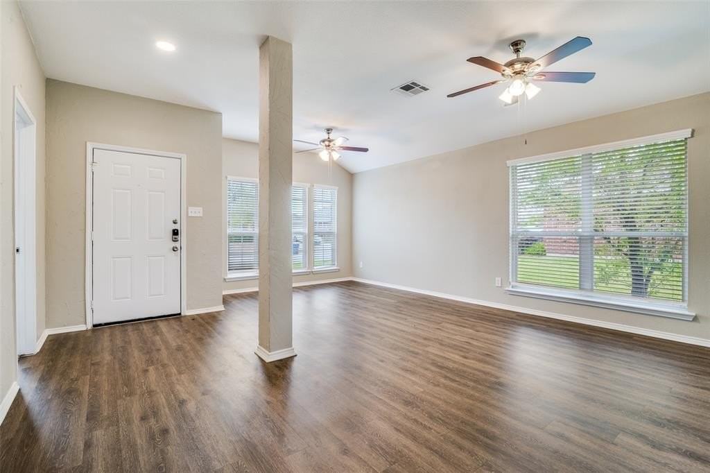 2612 Redwood St - Photo 2 of 31