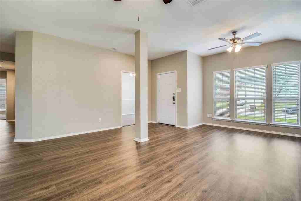 2612 Redwood St - Photo 4 of 31