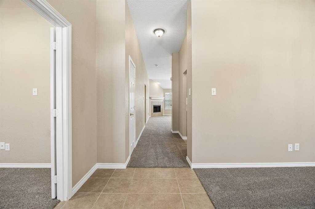 9508 Fox Hill Dr - Photo 4 of 28